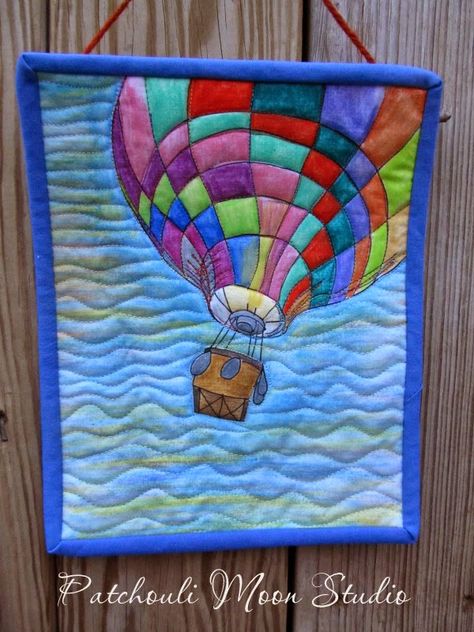 HOT AIR BALLOON QUILT                PC Hot Air Balloon Quilt, Transport Craft, Balloon Quilt, Quilting 101, Balloon Pictures, Crazy Quilt Blocks, Balloon Lights, Fabric Postcards, Applique Quilt Patterns