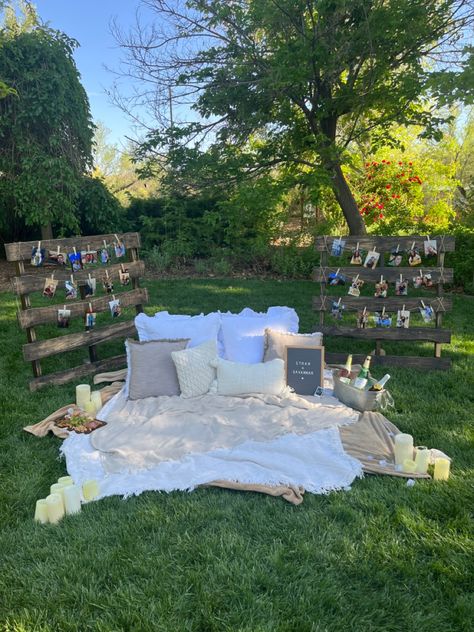 Field Proposal Setup, Outside Proposal Ideas Simple, Simple Proposal Ideas With Family, Purposing Ideas Proposals, Outdoor Proposal Ideas Decor, Rustic Proposal Ideas, Outdoor Wedding Proposal Ideas, Barn Proposal Ideas, Personal Proposal Ideas