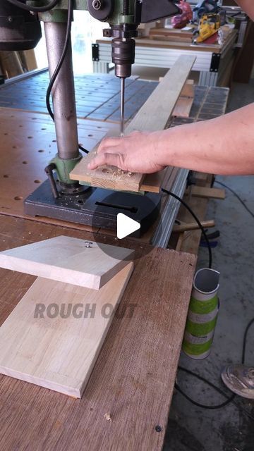 Woodworking Tips And Tricks, Diy Tools Woodworking, Workshop Hacks, Woodworking Workshop Layout, Scroll Saws, Homemade Instruments, Workshop Layout, Used Woodworking Tools, Wood Plane