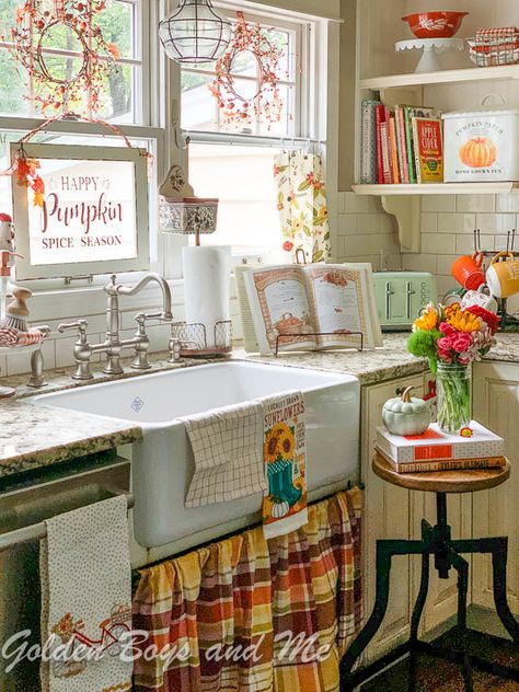 Vintage Farmhouse Bathroom, Sink Skirt, Fall Kitchen Decor, Vintage Farmhouse Style, Interior Vintage, Vintage Farmhouse Decor, Vintage Farmhouse Kitchen, Cottage Kitchens, Fall Kitchen