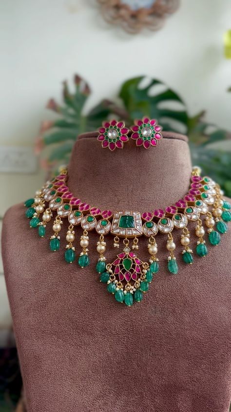 Beaded Kundan Jadau Necklace From 'Petals by Swathi' • South India Jewels Edgy Jewelry, Kundan Necklaces, Gold Earrings Designs, Kundan Jewellery, Indian Jewellery, Stunning Necklace, Green Bead, Gold Plated Jewelry, Designer Earrings