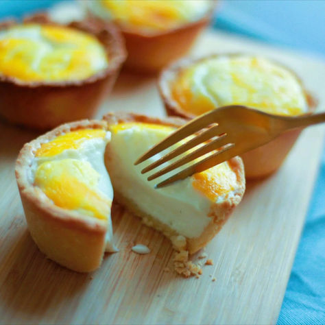 How To Make Hokkaido Baked Cheese Tarts (Baked Lava Cheese Tarts Recipe) Hokkaido Baked Cheese Tart, Bake Cheese Tart, Tarts Recipe, Cheese Tart, Seaweed Snacks, Healthy Sweet Snacks, Veggie Chips, Cheese Tarts, Baked Cheese