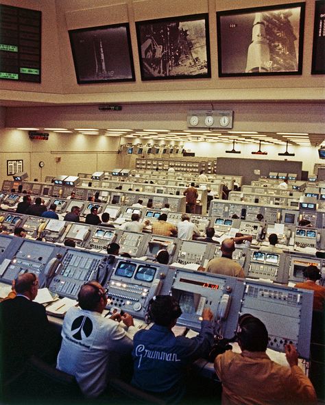 Apollo-15, The Kennedy Launch Control, July 26, 1971 | von Dan Beaumont Space Museum Launch Control, Aviation Engineering, Lunar Module, Apollo Space Program, Nasa Photos, Apollo Program, Nasa Apollo, Nasa Missions, Space Launch