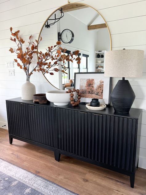 Dinning Room Side Table Buffet, Pictures Above Buffet Table, Living Room With Credenza, Modern Entry Way Decor Ideas, Black Credenza Living Room, Entryway Sideboard Ideas, Entryway Cabinet With Mirror, Modern Buffet Table Ideas Decor Dining Rooms, Decorating Credenza Top