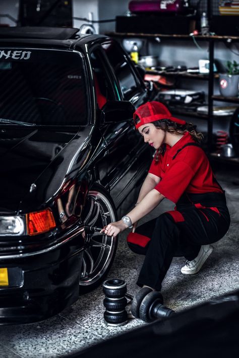 #mechanic #car #modeling #photography Mechanic Aesthetic Female, Car Mechanic Aesthetic, Mechanic Photoshoot, Paige Aesthetic, Mechanic Aesthetic, Girl Mechanic, Mechanic Girl, Female Mechanic, Mechanics Aesthetic