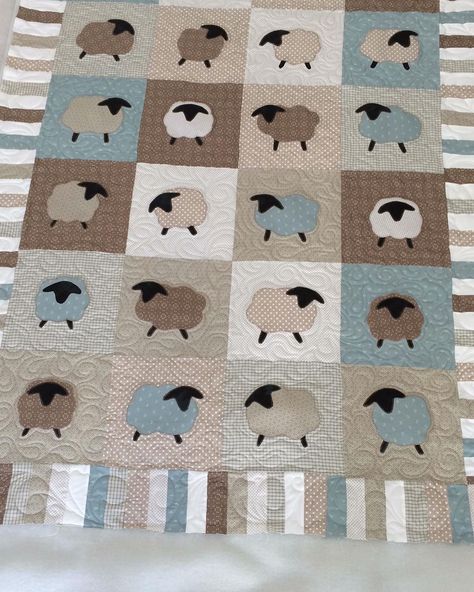 Sheep Quilt Patterns Free, Sheep Quilt Pattern, Sheep Quilt Block, Pixel Quilt Pattern, Sheep Applique, Sheep Quilt, Baby Quilts Easy, Wool Applique Quilts, Sheep Fabric