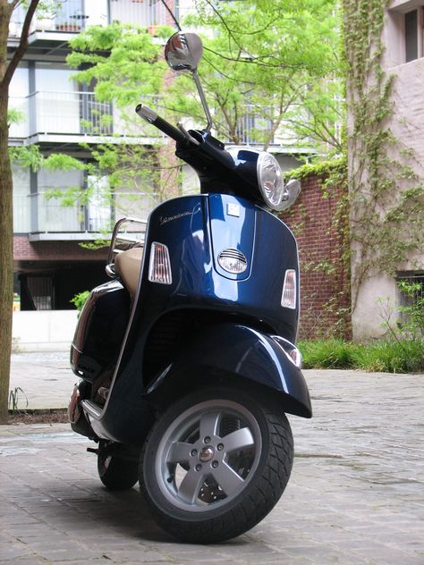 Vespa GTS250ie Vespa 946, Pinterest Likes