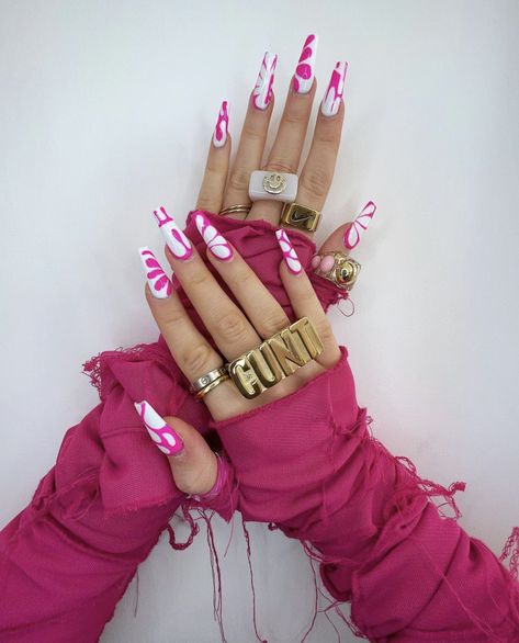 Pink And White Nails, Pure Aesthetic, Feminist Jewelry, Gold Nail Art, Pink Gloves, Hot Pink Nails, Pink Nail Art, Studio C, Exposed Seams