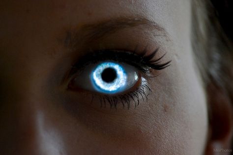 Sara Glowing Eye by Mikeutopia, via Flickr Energy Powers Aesthetic, Blue Glowing Eyes, Blue Powers, Powerful Eyes, Lightning Eyes, Glowing Blue Eyes, Powers Aesthetic, Fiction Aesthetic, Electric Blue Eyes