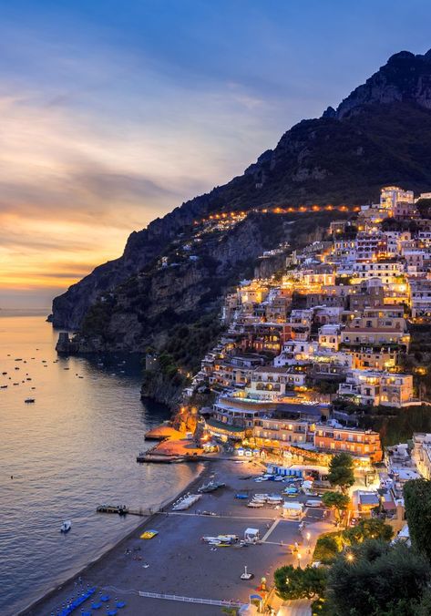 Qué ver en Positano, uno de los pueblos más bonitos de la Costa Amalfitana #costaamalfitana #positano #queverenpositano #queverenlacostaamalfitana #viajar #viajaraitalia Maybe Someday, Positano, Amalfi, Around The Worlds, Vision Board, Travel