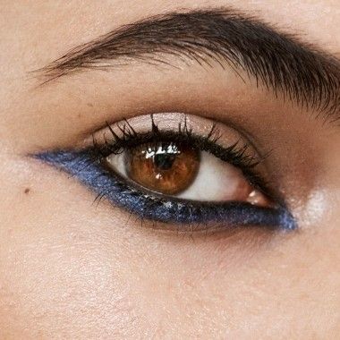 Easy Dark Blue Eye Makeup, Punk Eye Makeup, Eyebrow Trends, Eye Makeup Looks, Eye Makeup Styles, Swag Makeup, Edgy Makeup, Eyeliner Pencil, Eye Makeup Art