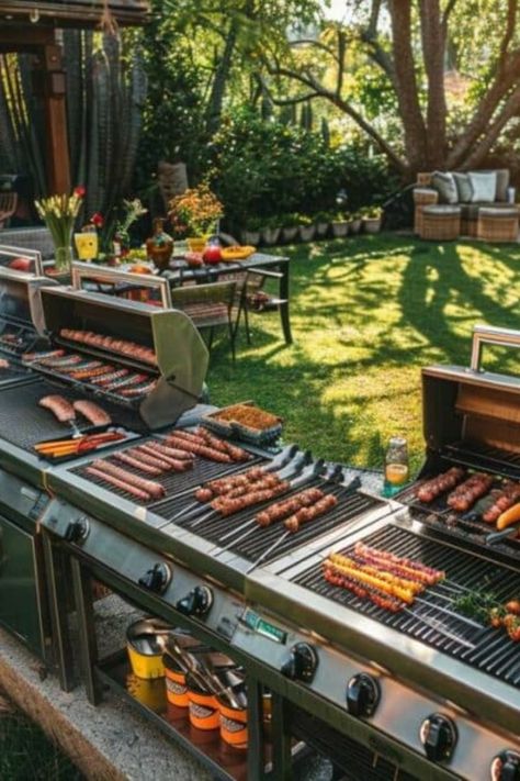 Barbecue avec plusieurs grils remplis de viandes variées et légumes, installé dans un jardin bien aménagé pour une fête d'anniversaire ou un mariage. Creating A Vision Board, House Design, How To Plan, Quick Saves, Design