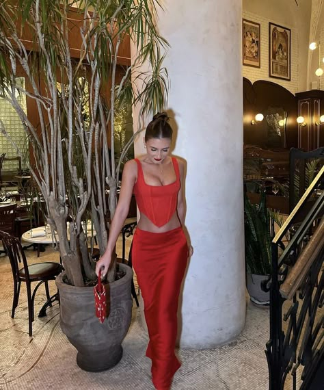 Red Vacation Outfit, All Red Outfit Baddie, Outfit Dinner Night, Hair Styles Elegant, Casual Women Outfits, Aesthetic Pose Ideas, Chic Spring Outfits, Dream Life Aesthetic, Feminine Lifestyle