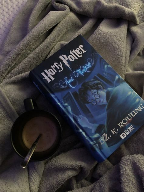 Harry Potter Book Aesthetic, Harry Potter Books Aesthetic, Potterhead Aesthetic, Harry Potter Vibe, Gakuen Handsome, Harry Potter Book, Harry Potter Books, Harry Potter Love, Harry Potter Aesthetic