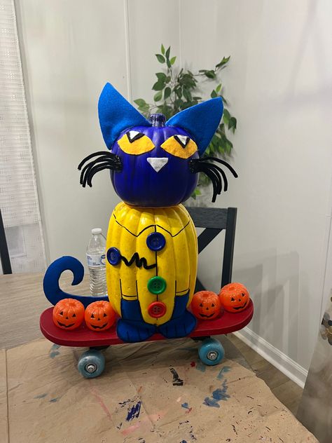 Pete The Cat Pumpkin Ideas, Pete The Cat Scarecrow, Book Related Pumpkin Decorating, Pete The Cat Trunk Or Treat, Pete The Cat Pumpkin Decorating, Pete The Cat Trunk Or Treat Ideas, Book Theme Pumpkin Decorating, Book Themed Pumpkin Decorating, School Pumpkin Decorating Contest