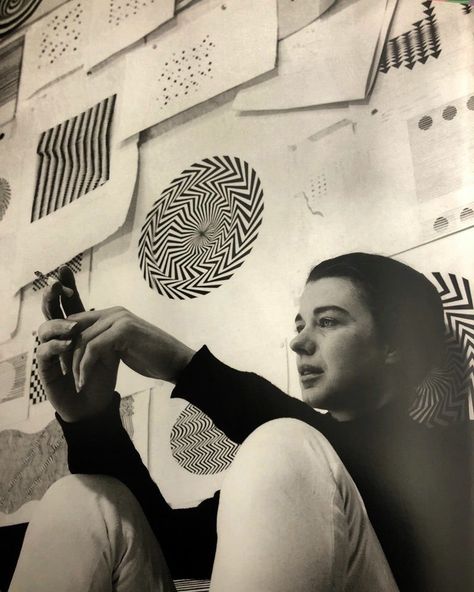 Johnnie Johnstone on Twitter: "Bridget Riley.… " Bridget Riley Op Art, Bridget Riley, 60s Art, Agnes Martin, Art Optical, Mary Cassatt, Robert Doisneau, Optical Art, Gcse Art