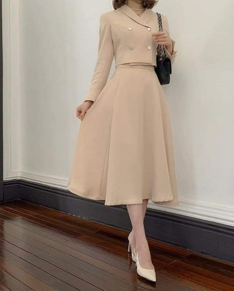 Sunday Dress Outfit, Dress Skirts, Elegant Outfit Classy, Pajama Fashion, Modest Dresses Casual, Stylish Work Attire, Woman Suit Fashion, Mode Casual, Classy Work Outfits