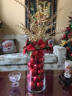 Opulent Ornaments, Christmas Decorations Centerpiece, Appetizers Christmas, Pretty Christmas Decorations, Tafel Decor, Christmas Candle Decorations, Christmas Centerpieces Diy, Pencil Christmas Tree, Easy Christmas Decorations