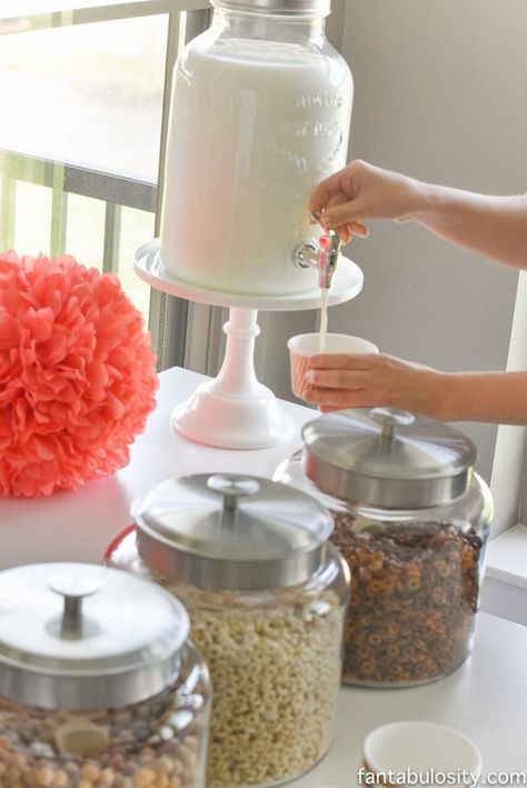 Cereal Bar Ideas: Brunch shower, bridal shower, mother's day, baby shower breakfast party Baby Shower Brunch Cereal Bar, Cereal Bar Ideas, Baby Shower Breakfast Ideas, Disney Brunch, Breakfast Party Decorations, Breakfast Party Ideas, Parfait Bar, Party Breakfast, Wedding Shower Brunch