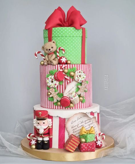 Xmas Desserts, Christmas Cake Designs, New Year's Cake, Xmas Cake, Low Sugar Recipes, Christmas Treat, Christmas Cakes, Treat Ideas, Xmas Cookies