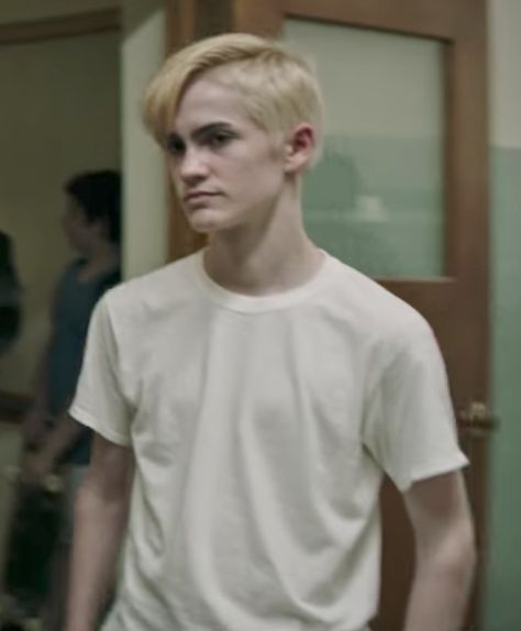 His blonde hair Victor Criss X Belch Huggins, Victor Criss, Logan Thompson, Henry Bowers, Bowers Gang, It Miniseries, It The Clown Movie, Its 2017