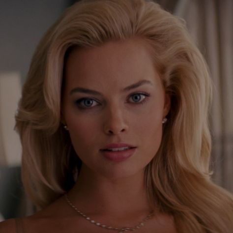 Margot Robbie as Naomi Lapaglia in The Wolf of Wallstreet (2013) #movie #actress #woman #blond The Wolf Of Wallstreet, Margot Robbie Wolf, Naomi Lapaglia, Going Blonde, Hollywood Hair, Movie Actress, Wolf Of Wall Street, Platinum Blonde Hair, The Wolf