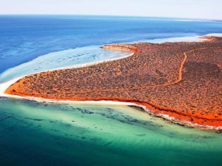 A Perth To Ningaloo Reef Road Trip Itinerary Earth Architecture, Australian Road Trip, Juneau Alaska, Colorful Places, Australian Travel, Iron Rich, Awesome Sauce, Breathtaking Places, Road Trip Itinerary