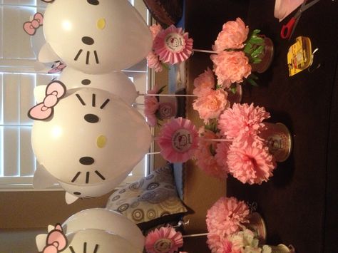 Hello kitty centerpiece Hello Kitty Birthday Table, Hello Kitty Pool Party Decorations, Hello Kitty Table Decorations, Hello Kitty Diy Decorations, Hello Kitty Baby Shower Ideas, Hello Kitty Party Decorations, Hello Kitty Party Ideas, Hello Kitty Birthday Party Ideas, Kue Hello Kitty