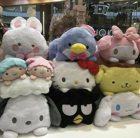 Kawaii Plushies, Hello Kitty Items, Cute Stuffed Animals, Rilakkuma, Cute Plush, Sanrio Characters, Sangria, Pretty Pictures, Stuffed Animals