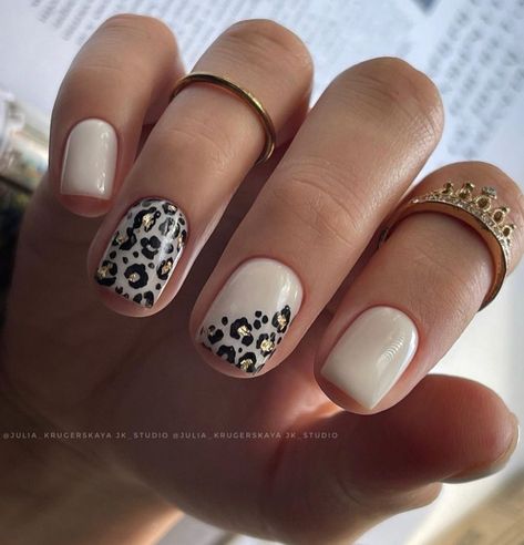 Neutral Nails With Cheetah Print, Short Gel Nails Leopard Print, Cheetah Gel Nails Ideas, Short Nail Designs Leopard, Cheetah Pedicure Designs, Leopard Gel Nails Cheetah Print, Autumn Leopard Nails, Leopard Print Nail Design, Fall Leopard Nails Short