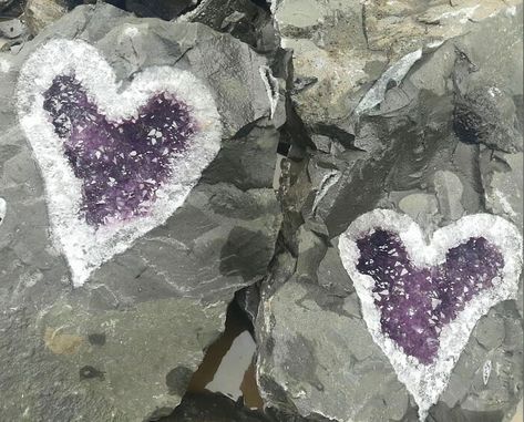 Angel Wing Crafts, Basalt Rock, Heart Shaped Rocks, Heart In Nature, Amethyst Heart, Quartz Geode, Amethyst Geode, February Birth Stone, Beautiful Heart