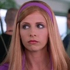 Sarah Michelle Gellar Daphne, Spooky Island, Daphne Blake, Sarah Michelle Gellar, Dream World, Buffy The Vampire Slayer, Hollywood Glamour, Vintage Hairstyles, Cuteness Overload