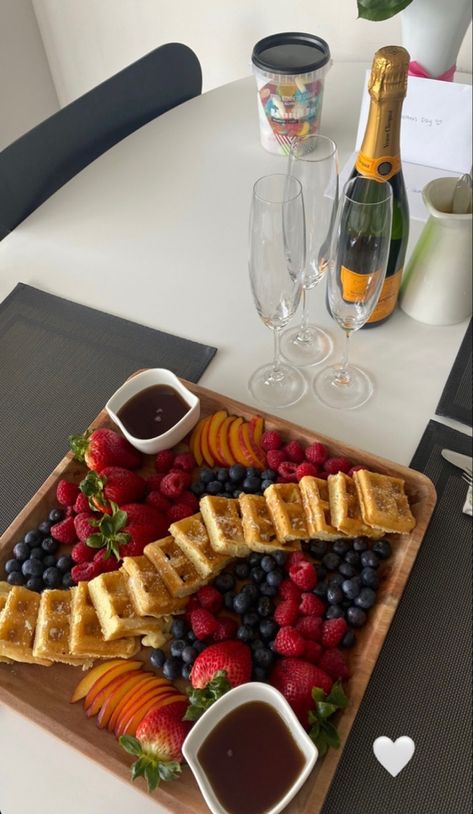 Mini Waffle Charcuterie Board, Waffle Platter, Mother's Day Brunch Menu, Amazing Food Platters, Fruit Platter Designs, Waffle Maker Recipes, Party Food Buffet, Catering Ideas Food, Charcuterie Inspiration