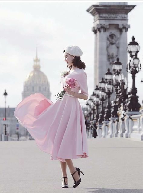 Quotes For Strong Women, Idda Van Munster, The Pretty Dress Company, Sophisticated Lady, Business Lady, Paris Chic, Picnic Dress, Hair Flower, Queen Dress