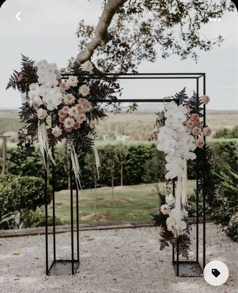 Black And White Wedding Altar, Black Wedding Arch, Hire Style, Wedding Arbors, Modern Wedding Ceremony, Black And White Wedding Theme, Wedding Alters, White Wedding Theme, Wedding Arbour