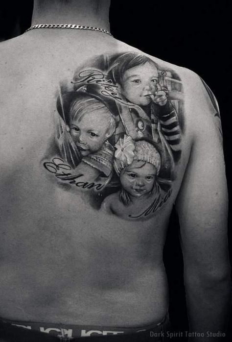 Shoulder Portrait Tattoo, Portrait Tattoo Placement For Women, Family Portrait Tattoo Ideas, Wife Portrait Tattoo, Back Portrait Tattoo, Family Portrait Tattoo, Baby Portrait Tattoo, Realistic Portrait Tattoo, Portrait Tattoo Ideas