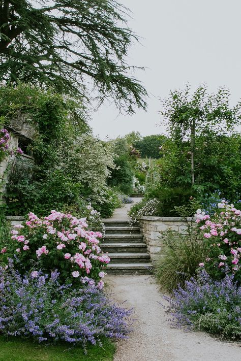 Garden Stairs, Tinted Glasses, English Country Gardens, Have Inspiration, Traditional Landscape, Garden Pathway, Garden Landscape Design, Gorgeous Gardens, Garden Cottage