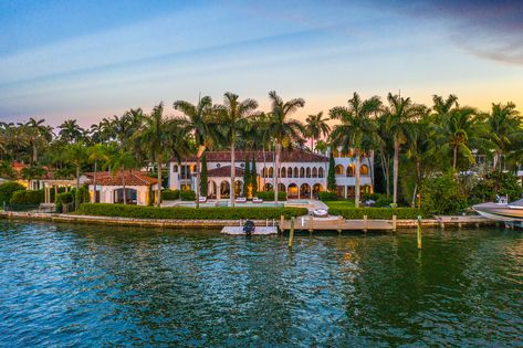 Mansion On The Beach, Spanish Style Mansion, Miami Beach Mansion, Miami Beach House, Miami Mansion, Dr Miami, Beach Mansion, Luxury Beach House, Dream Mansion