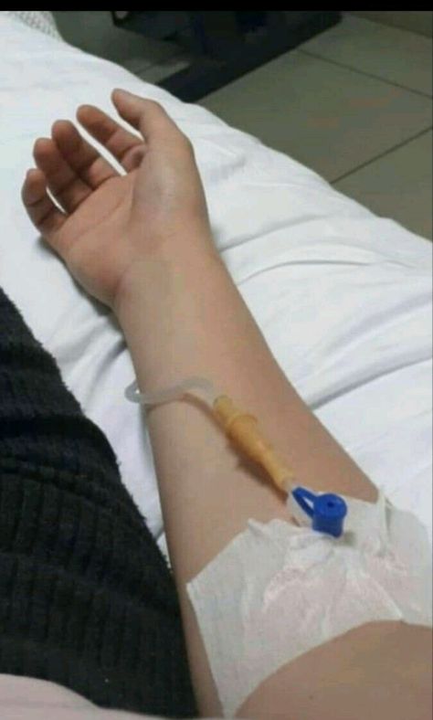 Drip Hands Hospital Snapchat, Hand With Drip In Hospital Real, Girl Hand With Drip In Hospital, Injection Hand Pic, Hands With Drip In Hospital, Hospital Room Snapchat Stories, Hospital Admit Hand Pics, Filmy Vintage, Hospital Pictures