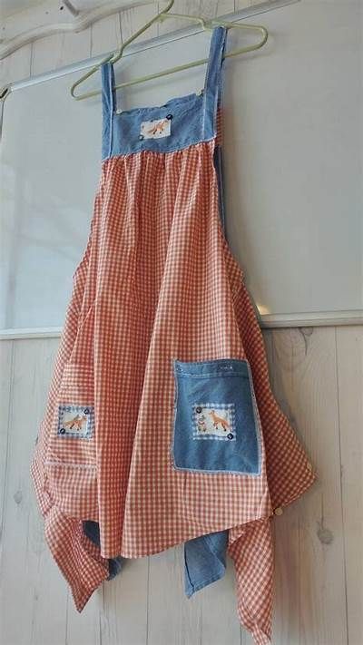 Upcycled Dressapron Dressupcycled Tunicorangebluecottage - Etsy Upcycle Dress Refashioning, Recycle Clothes Refashioning, Patchwork Apron, Upcycle Dress, Denim Upcycle, Recycled Outfits, Apron Ideas, Farm Fashion, Upcycled Dress