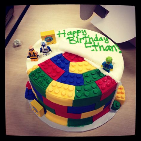 Ethan's birthday cake Lego Superhero Cake, Lego Avengers, Lego Birthday Cake, Crumble Cake, Lego Cake, Superhero Cake, Magic Cake, Lego Birthday, Cake Pictures