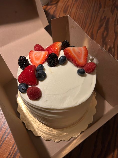 Mini Chantilly Cake, Chantilly Birthday Cake, Publix Chantilly Cake Recipe, Chantilly Cake Recipe Hawaiian, Chantilly Desserts, Chantilly Cake Icing Recipe, Chantilly Cake Decoration, Small Chantilly Cake, Hawaiian Chantilly Cake Recipe