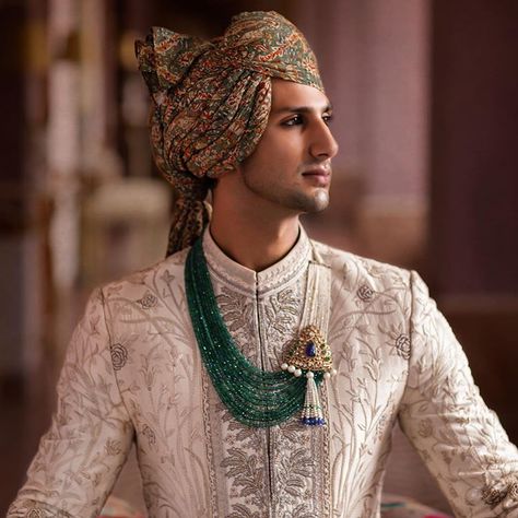 Groom Jewellery Styling Tips For The Experimental Grooms-To-Be! Groom Jewelry, Indian Groom Dress, Groom Dress Men, Indian Groom Wear, Wedding Dresses Men Indian, Groom Photoshoot, Indian Wedding Fashion, Wedding Outfit Men, Indian Men Fashion