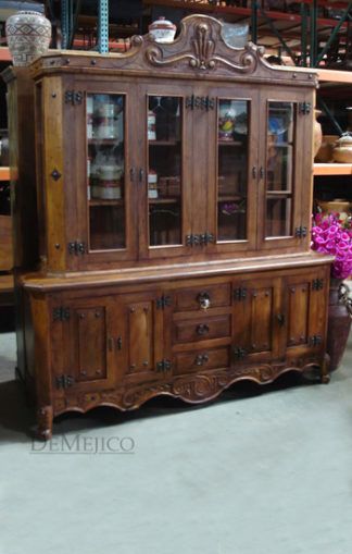 Mexican Furniture Hacienda Style, Mexican Style Dining Room, Mexican Style Furniture, Rustic Mexican Furniture, Mexican Home Interior, Spanish Dining Room, Spanish Style Furniture, Rustic Hutch, Hacienda Decor