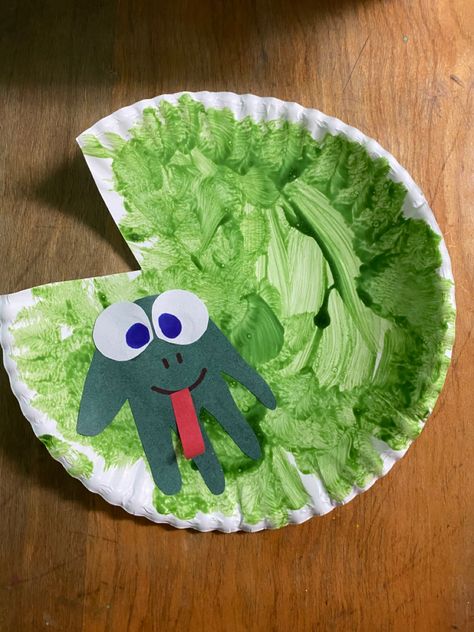 Pond Animals Crafts, Frog Art Activities For Preschool, Pond Lesson Plans For Toddlers, Frog And Pond Preschool Theme, Swamp Craft Preschool, Frog Themed Activities, Frog Theme Activities For Toddlers, Frog Lesson Plans Toddlers, Princess And The Frog Crafts Preschool