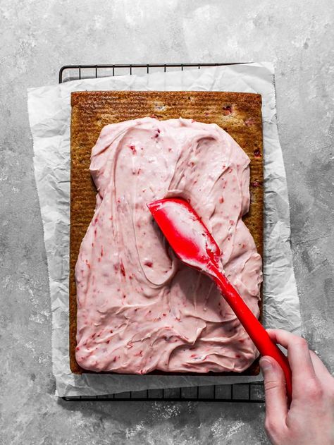 Fresh Strawberry Cream Cheese Frosting - Eats Delightful Buttercream Frosting Recipe Easy, Strawberry Sheet Cake, Strawberry Frosting Recipes, Chocolate Strawberry Desserts, Strawberry Sheet Cakes, Homemade Strawberry Cake, Strawberry Icing, Strawberry Cream Cheese Frosting, Make Cream Cheese