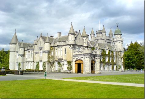 Balmoral Castle - "Scottish Baronial Style" Scifi City, Balmoral Castle, English Houses, Famous Houses, European Castles, Vacation Locations, Starz Series, Architecture Board, Castle House