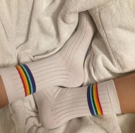 Estilo Hippy, Gay Aesthetic, Rainbow Aesthetic, Love Is, Cute Socks, Rainbow Dash, Leg Warmers, Sock Shoes, Aesthetic Pictures