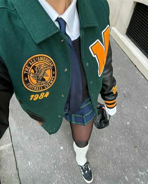 Collegiate Jacket Outfit, Edgy Preppy Aesthetic, Y2k Varsity Jacket Outfit, Collegiate Aesthetic Outfits, Varsity Shirt Outfit, Prep School Outfits Aesthetic, Letterman Jacket Outfit Skirt, Modern Preppy Aesthetic, College Prep Aesthetic