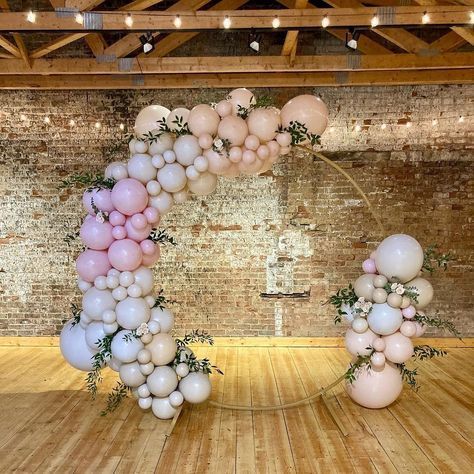 Ring With Balloons Decor, Ring With Balloons, Ring Arch Balloon Decor, Ring Balloon Decor, Balloon Ring Backdrop, Circle Arch Balloons, Ring Balloon Arch, Circle Balloon Garland, Diy Balloon Arch Tutorial